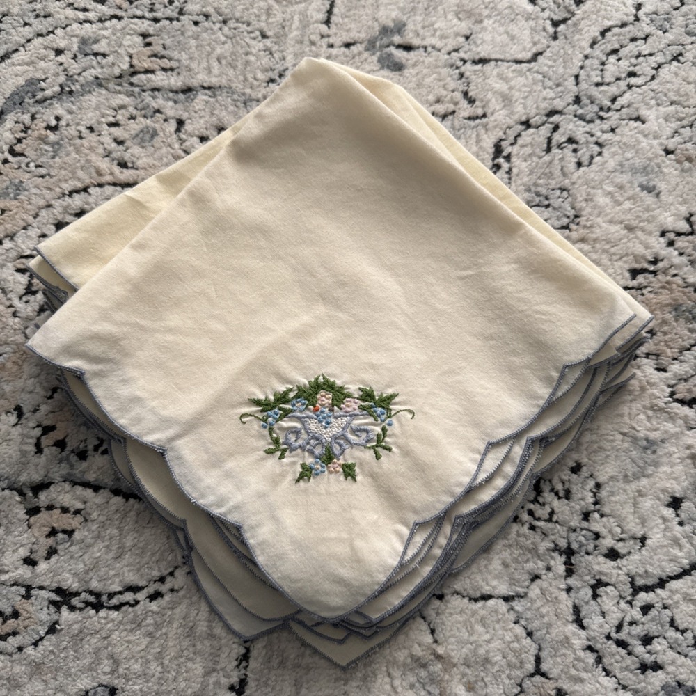 Set Of 11 Embroidered Floral Cloth Napkins Ivory With Blue Scalloped Trim 15"